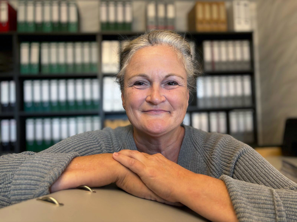 Kira Kamphuis-Peters im Büro