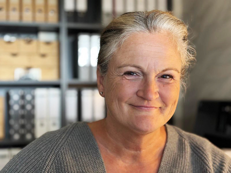 Kira Kamphuis-Peters im Büro